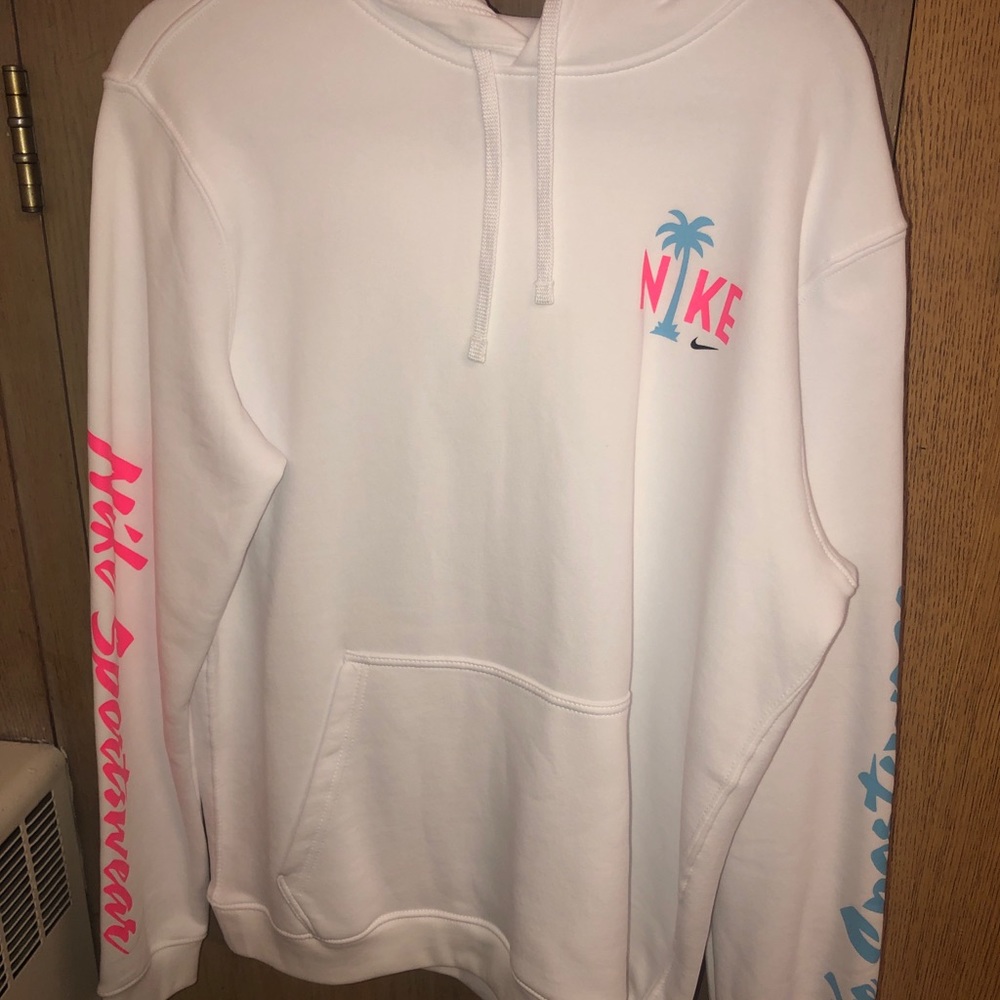Nike Sportswear Hoodie (Never worn or washed)